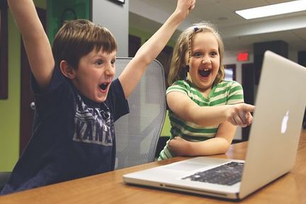 https://pixabay.com/de/kinder-gewinnen-erfolg-videospiel-593313/